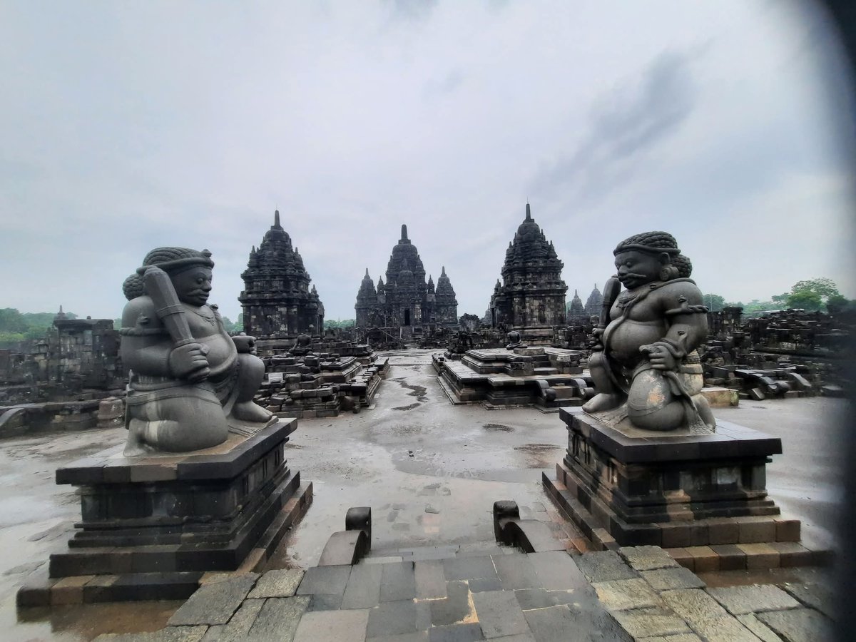 travellersadda1's tweet photo. ✨ Backpacking Yogyakarta – एक अविस्मरणीय यात्रा ✨🎒
इंडोनेशिया का दिल कहलाने वाला योग्यकार्ता (Yogyakarta) संस्कृति, इतिहास, रोमांच और प्राकृतिक
#travellersaddalive #travel
#TravellersAdda #Yogyakarta #BackpackingIndonesia #Prambanan #Borobudur #JavaIslands #MountMerapi https://t.co/UQSOfgbPHT
