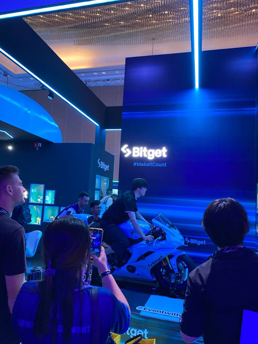 bitgetvietnam's tweet photo. Đã bảo đi #TOKEN20249 để đua xe mà nói hông chịu tin gì 🏍
#BitgetTurns7 #BitgetxToken2049 https://t.co/RS9Ya4GmTf