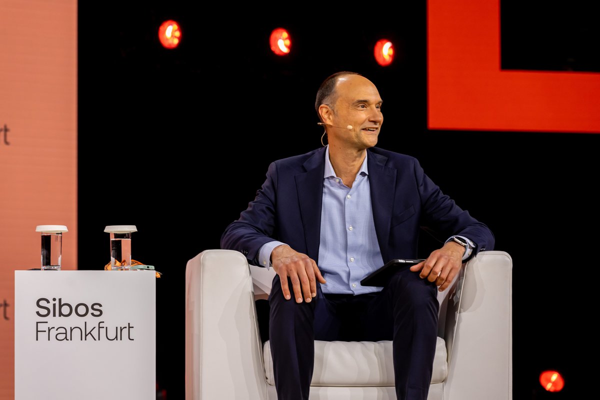 swiftcommunity's tweet image. 💬 Everyone’s talking about Swift’s blockchain-based ledger… 

On Monday’s Big Issue Debate at Sibos 2025, Thierry Chilosi answered a key question about the announcement: why now?

&quot;Today, financial institutions are looking at new forms of value and ways to scale them. That&apos;s…