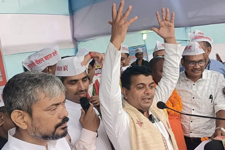 बिन OPS फीका हर त्योहार है TET प्रकरण ने तो देशभर के लाखों शिक्षकों व उनके परिवारों को सड़क पर ला दिया है
#NoNPS_NoUPS_OnlyOPS 
#NoTET_BeforeRTE
<a href="/narendramodi/">Narendra Modi</a> <a href="/RahulGandhi/">Rahul Gandhi</a> 
<a href="/nsitharaman/">Nirmala Sitharaman</a> <a href="/dpradhanbjp/">Dharmendra Pradhan</a> 
<a href="/NCTE_Official/">National Council for Teacher Education</a> <a href="/myogiadityanath/">Yogi Adityanath</a> 
<a href="/yadavakhilesh/">Akhilesh Yadav</a> <a href="/vijaykbandhu/">Vijay Kumar Bandhu</a> 
<a href="/Sthitaprajna_G/">sthita prajna</a>