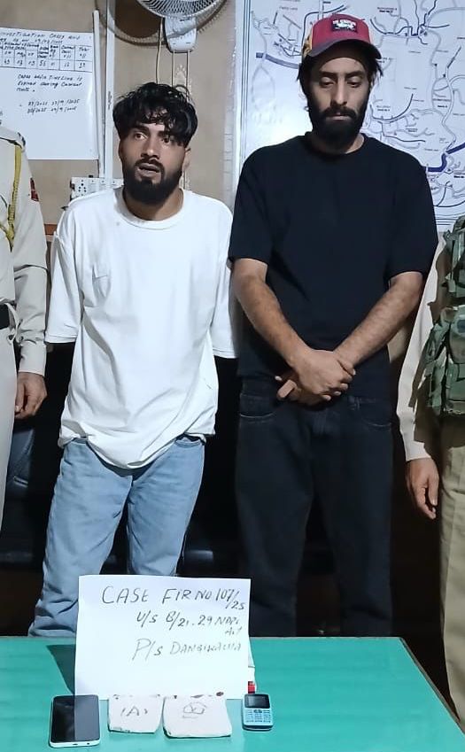 GulistanNewsTV's tweet image. Sopore Police Arrest Two Drug Peddlers; Contraband Seized
#Sopore #DrugBust #PoliceAction #JammuAndKashmir #BreakingNews #ContrabandSeized