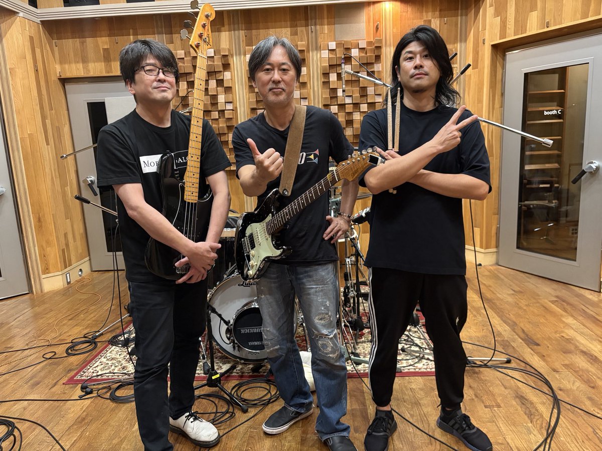 ryoowatari's tweet photo. 新曲Recしてました〜!
今回は #チームサンパウロ で!
アルバム制作、着々と進んでます〜!
乞うご期待〜😆
#DoAsInfinity #doas #ryoowatari
#大渡亮 #ミサイルイノベーション
#5minutespedallab
#pedals #effector #guitar #xotic
#xoticguitars #DR #titefit
#kes #kip001 https://t.co/Upd9KQxGTX