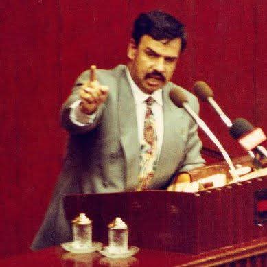 İnnâ lillâhi ve İnnâ İleyhi Raciûn. 

Anadolunun yiğit delikanlısı, Muhsin Başkanın kader arkadaşı, değerli büyüğümüz ağabeyimiz Ökkeş Şendiller sonsuzluğun sahibine kavuşmuştur. 

Allah rahmet eylesin.
Ruhu şad mekanı cennet olsun inşallah. 

El-Fatiha.