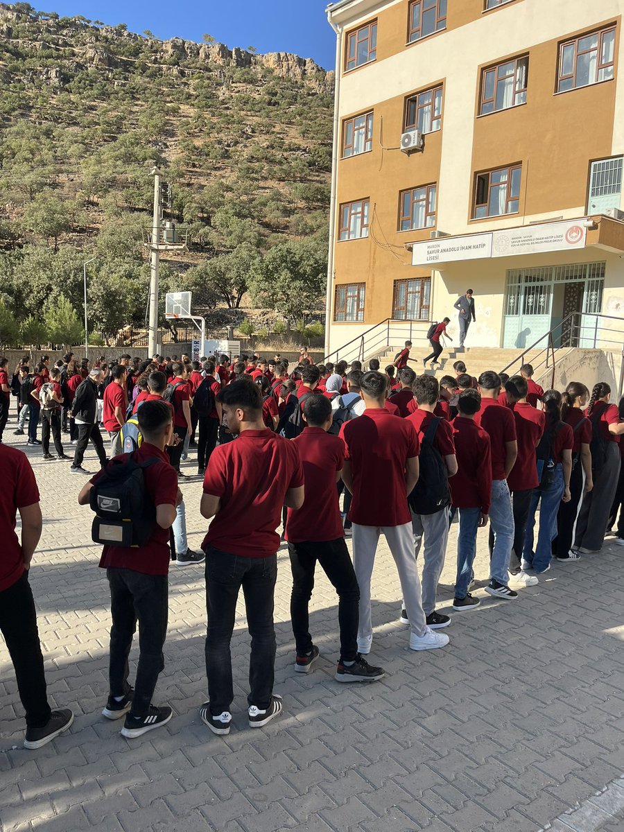 SavurAIHLisesi's tweet photo. Okulumuzda 2025-2026 eğitim öğretim yılı itibarıyla üniforma uygulamasına geçildi. 
•
@mardinilmem 
@SavurMem https://t.co/pNT7PntfpD
