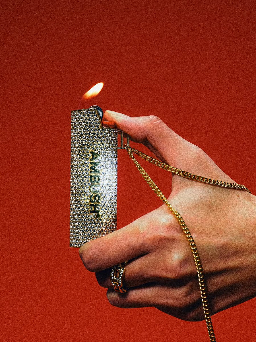 ambushdesign's tweet image. The #Pavé #Lighter Case Necklace.
Strike while it shines. Available online and in-store.

Pavé ライター ケース ネックレス。
輝きが灯るうちに、WEBSHOPとWORKSHOPにて販売中。
