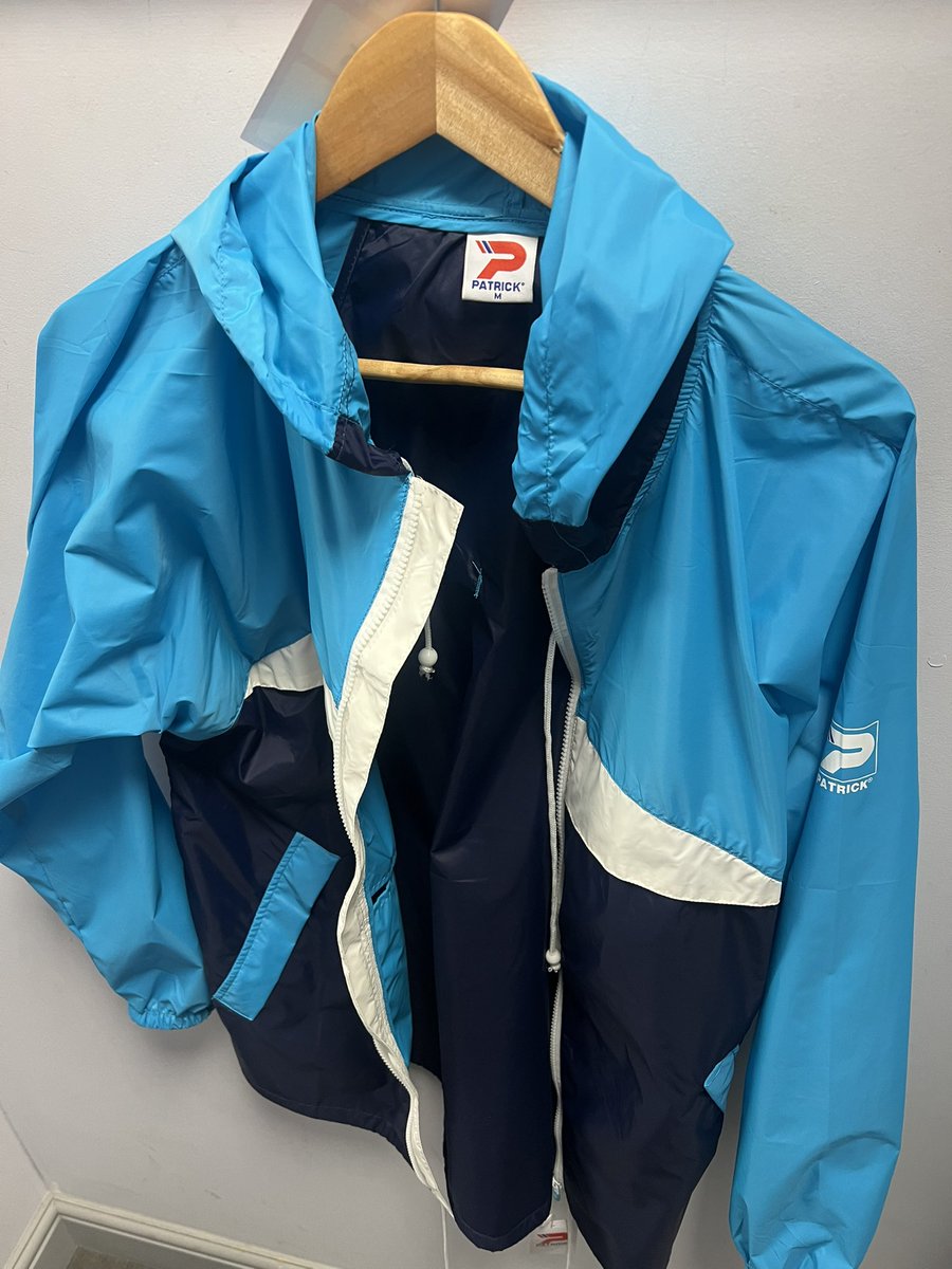 manicpaul's tweet photo. @liamgallagher Takes me back. Thoughts Liam on my new jacket? Did you have one? https://t.co/IUX5Uj79wl