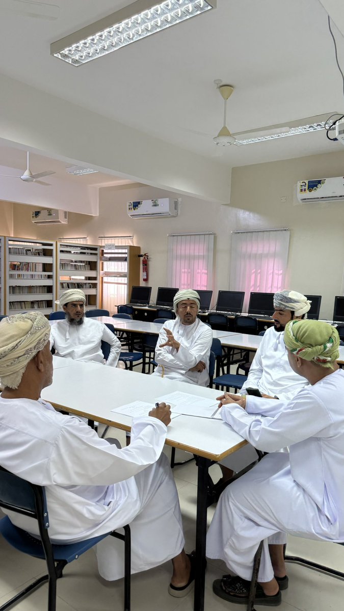 عقد مدير المدرسة الأستاذ الفاضل يحيى الصلطي اجتماعًا مع رئيس مجلس أولياء الأمور ورؤساء اللجان الأربع ، لمناقشة سبل تعزيز التعاون المشترك ودعم المسيرة التعليمية .
#تعليمية_شمال_الشرقية 
#تعلم_مستدام