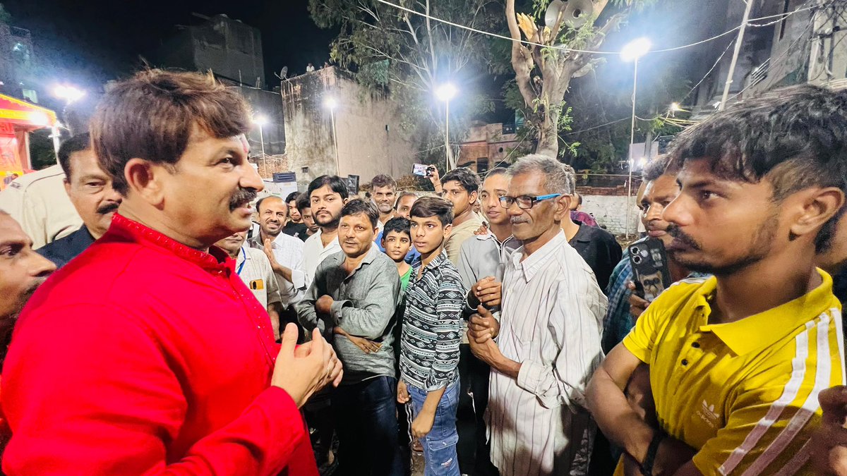 📍 करावल नगर विधानसभा, सोनिया विहार 

श्री अवध रामलीला कमेटी द्वारा आयोजित रामलीला मंचन में सम्मिलित होने का अवसर प्राप्त हुआ।
इस अवसर पर जिलाध्यक्ष डॉ. यू. के. चौधरी, निगम पार्षद सोनी अनुपम पांडेय सहित अनेक प्रमुख पदाधिकारी भी उपस्थित रहे।

समिति के अध्यक्ष श्री मथुरा प्रसाद