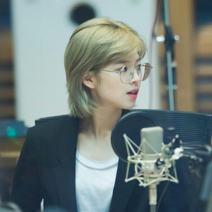 anatwibangz_'s tweet image. Their beef is basically a competition of who’s the bigger gay magnet😭