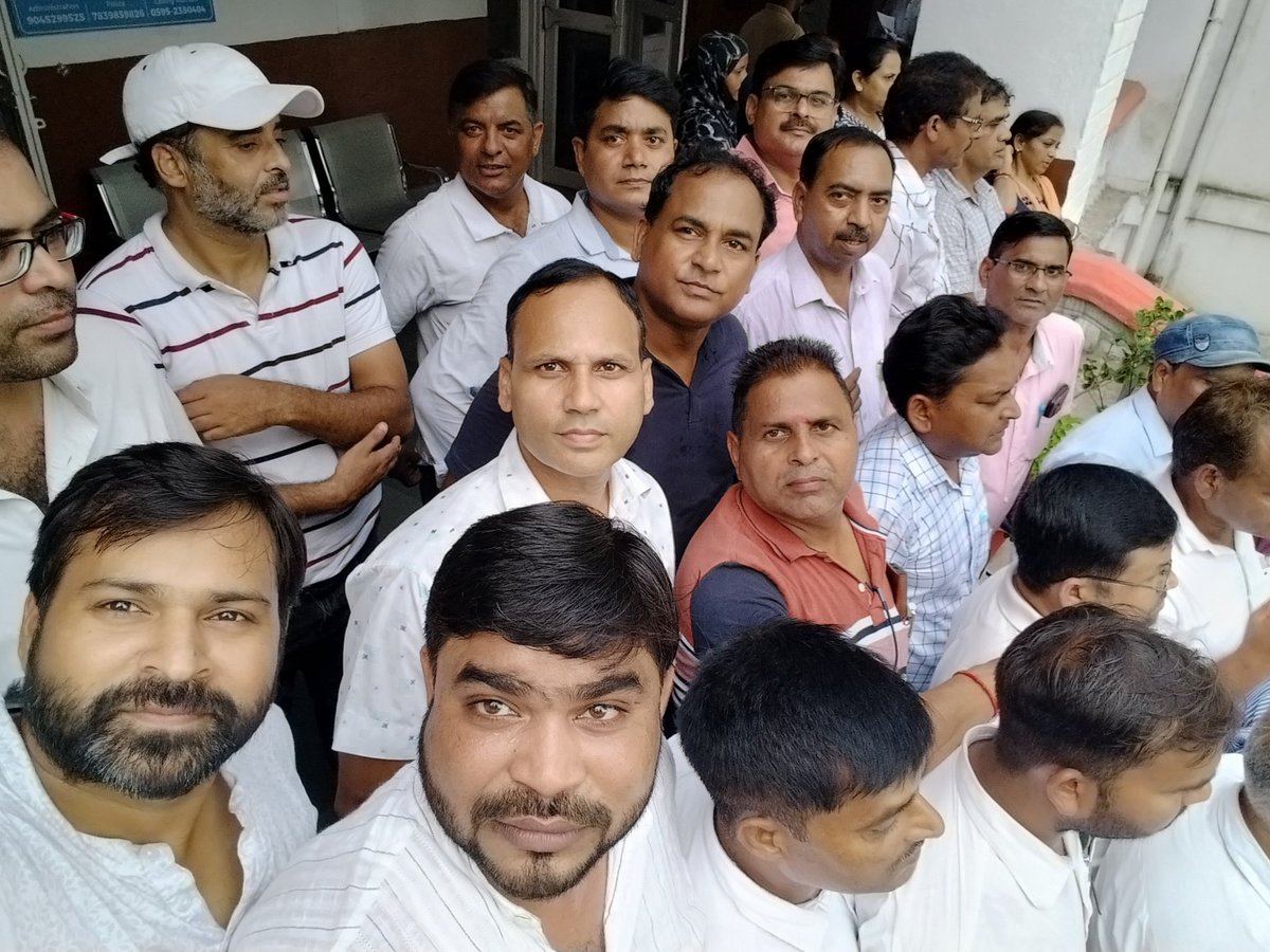 सरकारी नौकरी की दो गारंटी थी एक पुरानी पेंशन और दूसरी सुरक्षित नौकरी NPS,UPS और TET ने दोनों को खतरे में डाल दिया है।
#NoNPS_NoUPS_OnlyOPS 
#NoTET_BeforeRTE

<a href="/narendramodi/">Narendra Modi</a> <a href="/RahulGandhi/">Rahul Gandhi</a> 
<a href="/nsitharamanoffc/">Nirmala Sitharaman Office</a> <a href="/dpradhanbjp/">Dharmendra Pradhan</a> 
<a href="/SanjayAzadSln/">Sanjay Singh AAP</a> <a href="/myogiadityanath/">Yogi Adityanath</a> <a href="/yadavakhilesh/">Akhilesh Yadav</a> <a href="/vijaykbandhu/">Vijay Kumar Bandhu</a>