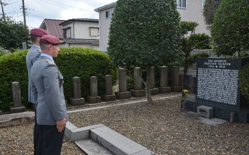 日本陸軍降下外被（実物) 防衛最前線】高さ11メートル「恐怖の飛び降り」 第1空挺団訓練体験