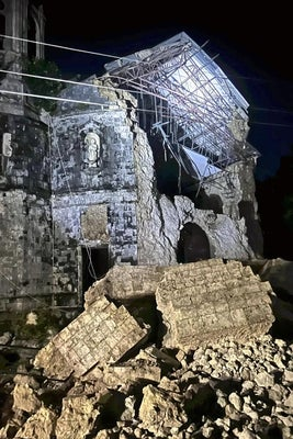 livedoornews's tweet photo. 【発表】フィリピン中部セブ島沖でＭ6.9の地震、子ども含む26人死亡
https://t.co/MMkWFIAnBc

米地質調査所によると、セブ島沖で9月30日午後10時（日本時間午後11時）に強い地震があった。現地当局などによると、セブ島北部ボゴを中心に家屋が倒壊し、子供を含む計26人の死亡が確認された。 https://t.co/xFbKTCaW03