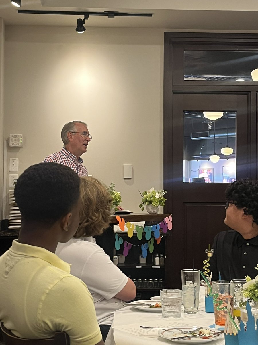 lmayolchs's tweet image. HoCo Week magic continues with our Homecoming Court Luncheon and Girls Tennis Senior Night. Both events featured the esteemed Mr. Doyle. Looking forward to seeing him serve as Grand Marshal for tomorrow’s parade! #olchspride