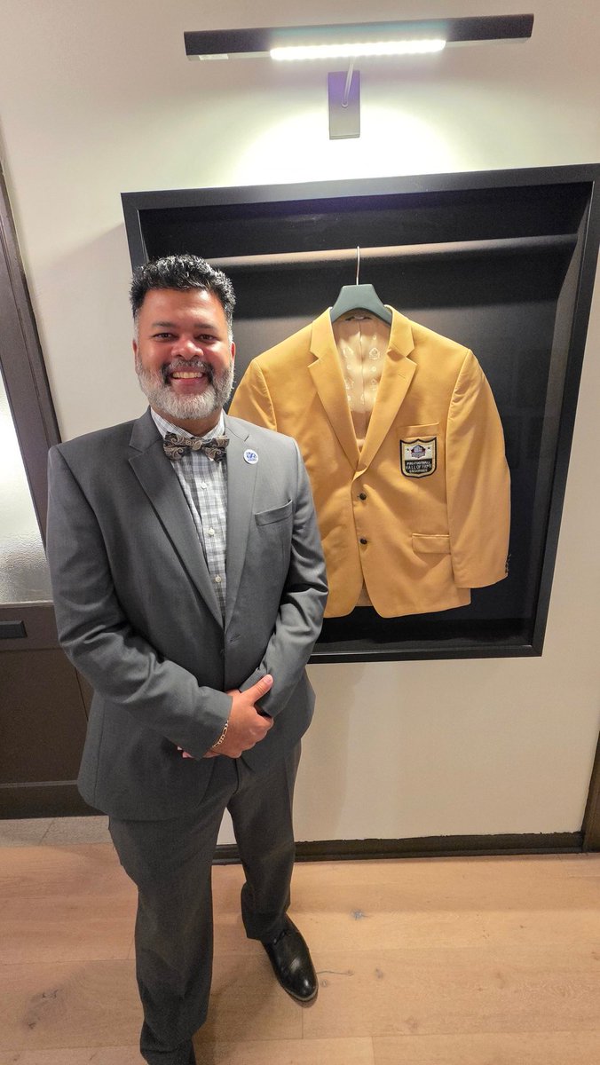 Dr. Paul Watson II (@pwatsonii) on Twitter photo On behalf of <a href="/Kellogg_CC/">Kellogg Community College</a>, popped over to our friends at the Ralph Wilson foundation & expressed thanks for their support of <a href="/MIColleges/">MCCA</a> Student Success efforts. And as a longtime <a href="/BuffaloBills/">Buffalo Bills</a> #BillsMafia was geeked out over Mr. Wilson's HOF jacket & memorabilia. #WatsUpAtKCC On behalf of <a href="/Kellogg_CC/">Kellogg Community College</a>, popped over to our friends at the Ralph Wilson foundation & expressed thanks for their support of <a href="/MIColleges/">MCCA</a> Student Success efforts. And as a longtime <a href="/BuffaloBills/">Buffalo Bills</a> #BillsMafia was geeked out over Mr. Wilson's HOF jacket & memorabilia. #WatsUpAtKCC