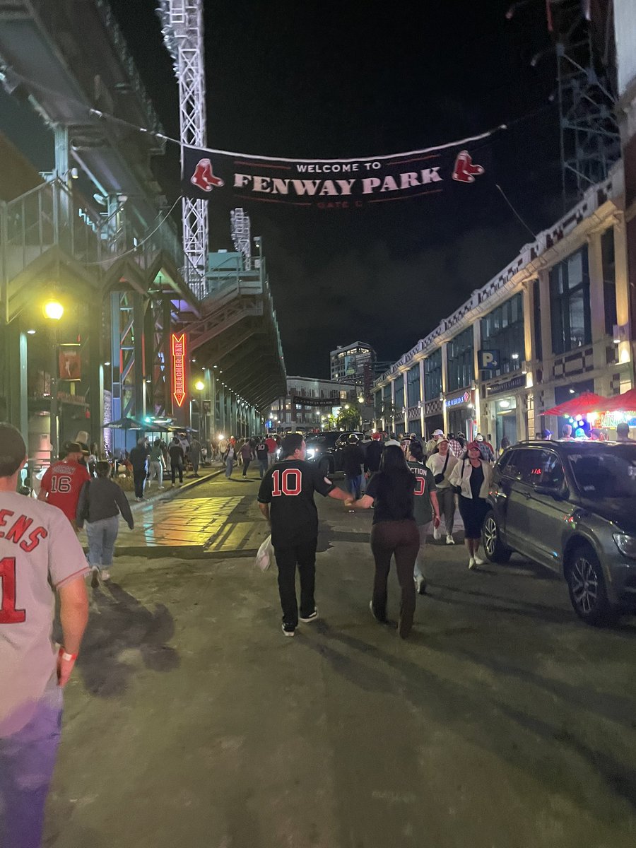 BayleeNYG's tweet photo. @Jared_Carrabis That was one of the most fun nights of baseball in my life dude. Thanks for having the event Jared and all of Section 10. NOW LETS GET THIS SWEEP. #SoxIn2 https://t.co/7qmgrmaDHh