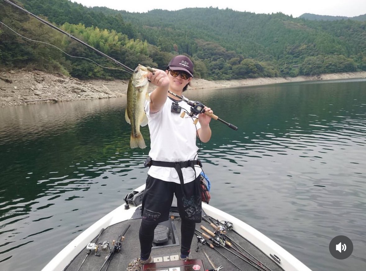 ruibakuchou's tweet photo. 昨日は近藤さんと早明浦ダム!
今回は少し秋の気難しいタイミングだったぽくて、マイゲームの押し通してみるも2本のみとなりました!
が、難しい中スイムベイトで取れたり1/2ozジクストでも捉えれたのでそこそこいい釣りは出来たかなと!
#deps
#standpower
#アンビシャッド
#legitdesign
#wsc72mh https://t.co/ANlGkGi3UB