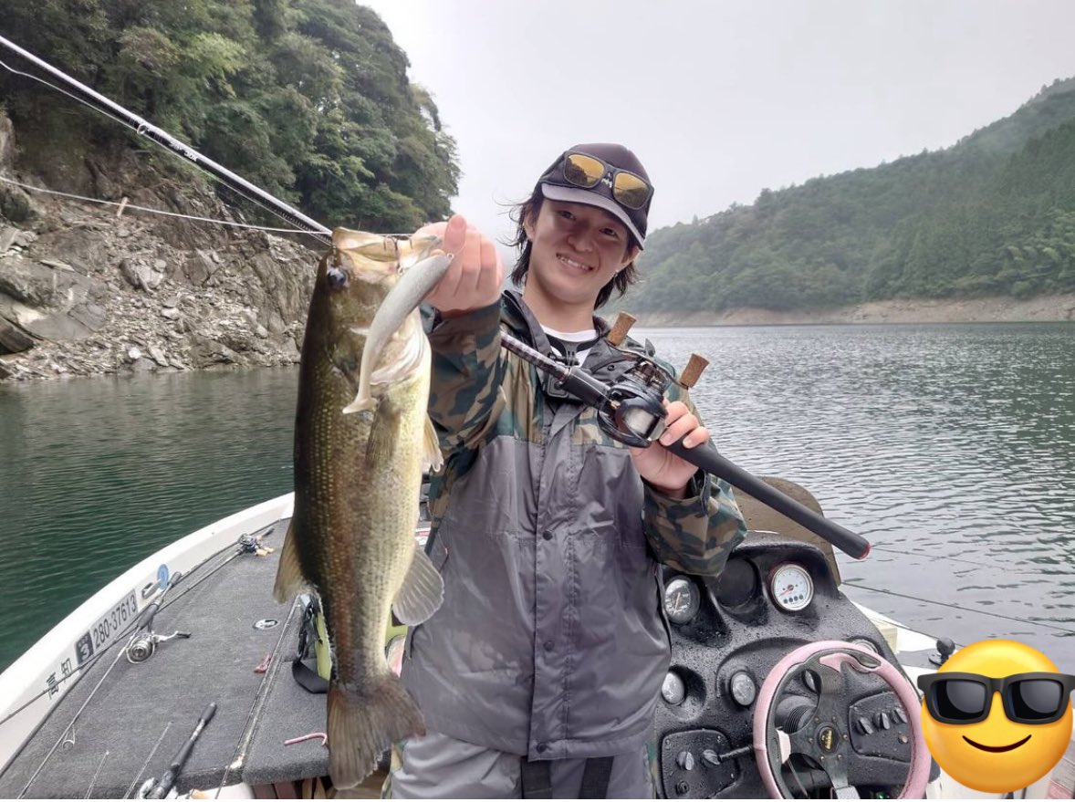 ruibakuchou's tweet photo. 昨日は近藤さんと早明浦ダム!
今回は少し秋の気難しいタイミングだったぽくて、マイゲームの押し通してみるも2本のみとなりました!
が、難しい中スイムベイトで取れたり1/2ozジクストでも捉えれたのでそこそこいい釣りは出来たかなと!
#deps
#standpower
#アンビシャッド
#legitdesign
#wsc72mh https://t.co/ANlGkGi3UB