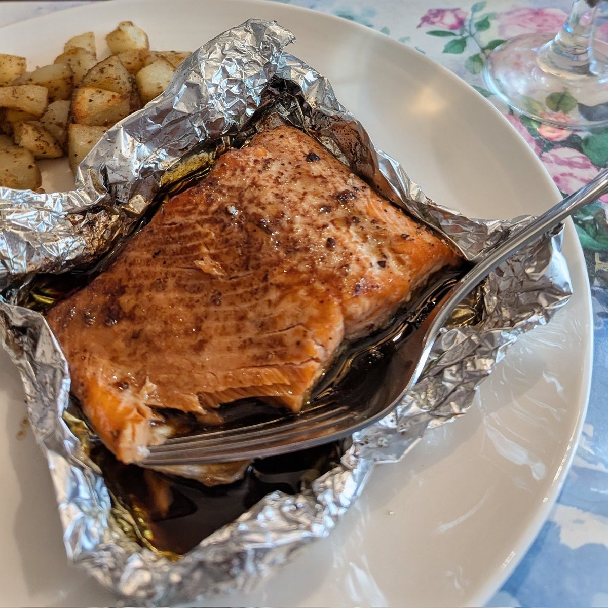 When you visit #Oregon, you get to eat fresh caught Coho Salmon. And when I say "fresh caught" I mean it was caught this morning. 

Boom.

#eatgoodfood #eatwell