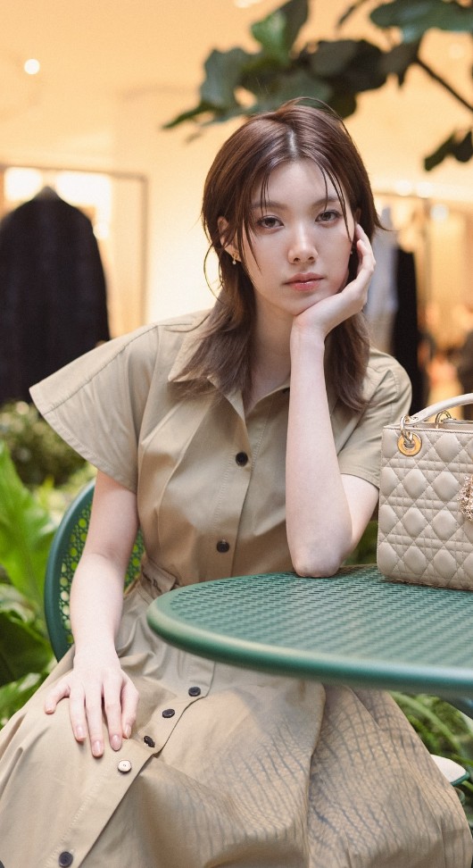 tvpoolsocial's tweet image. จะลุคไหนก็เอาอยู่จริงๆ สำหรับ ออม กรณ์นภัส  ความน่ารักสดใสเต็มสิบไม่มีหัก ยิ่งยิ้มก็ยิ่งใจละลายทุกครั้ง เห็นแล้วอดยิ้มตามไม่ได้เลย 
#Ormkornnaphat #ออมกรณ์ณภัส #ทีวีพูล