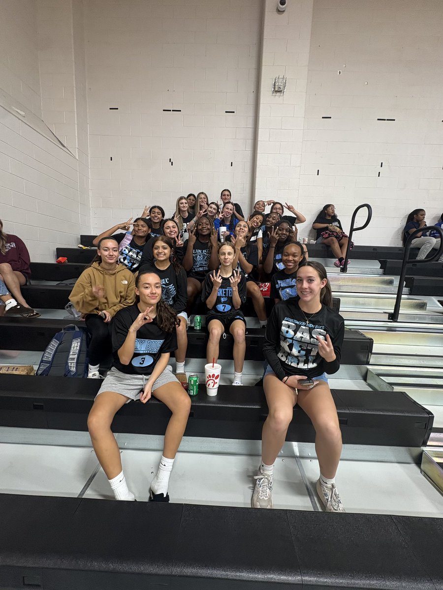 ladybuchoops's tweet photo. We had a great time supporting volleyball tonight. Go Lady Bucs! https://t.co/JNRqChyFUO