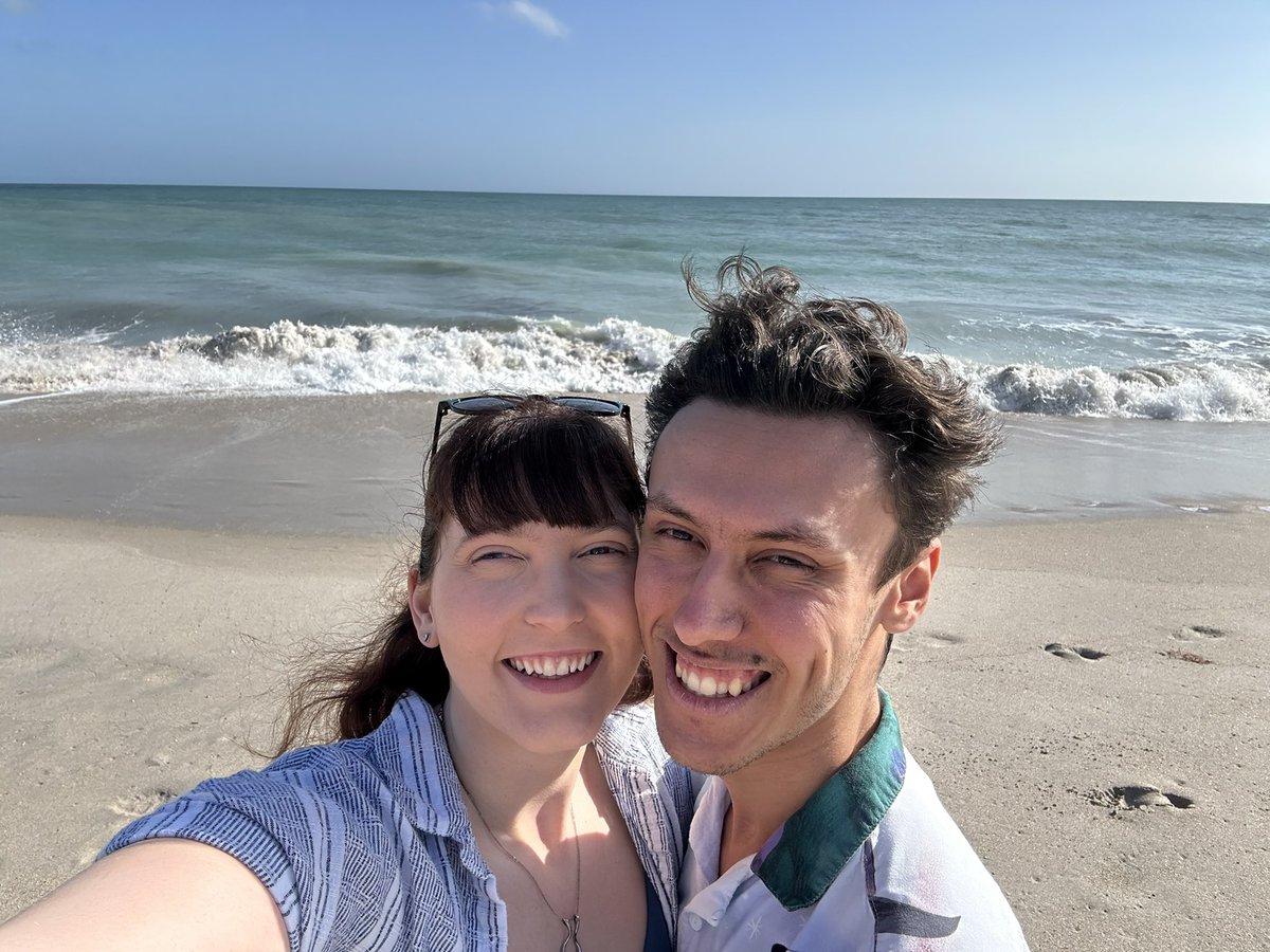 emrocat's tweet photo. One Year as a Wife❤️🥰  Can’t wait for all the new memories we’ll make this next year https://t.co/k1UT6dHnxq