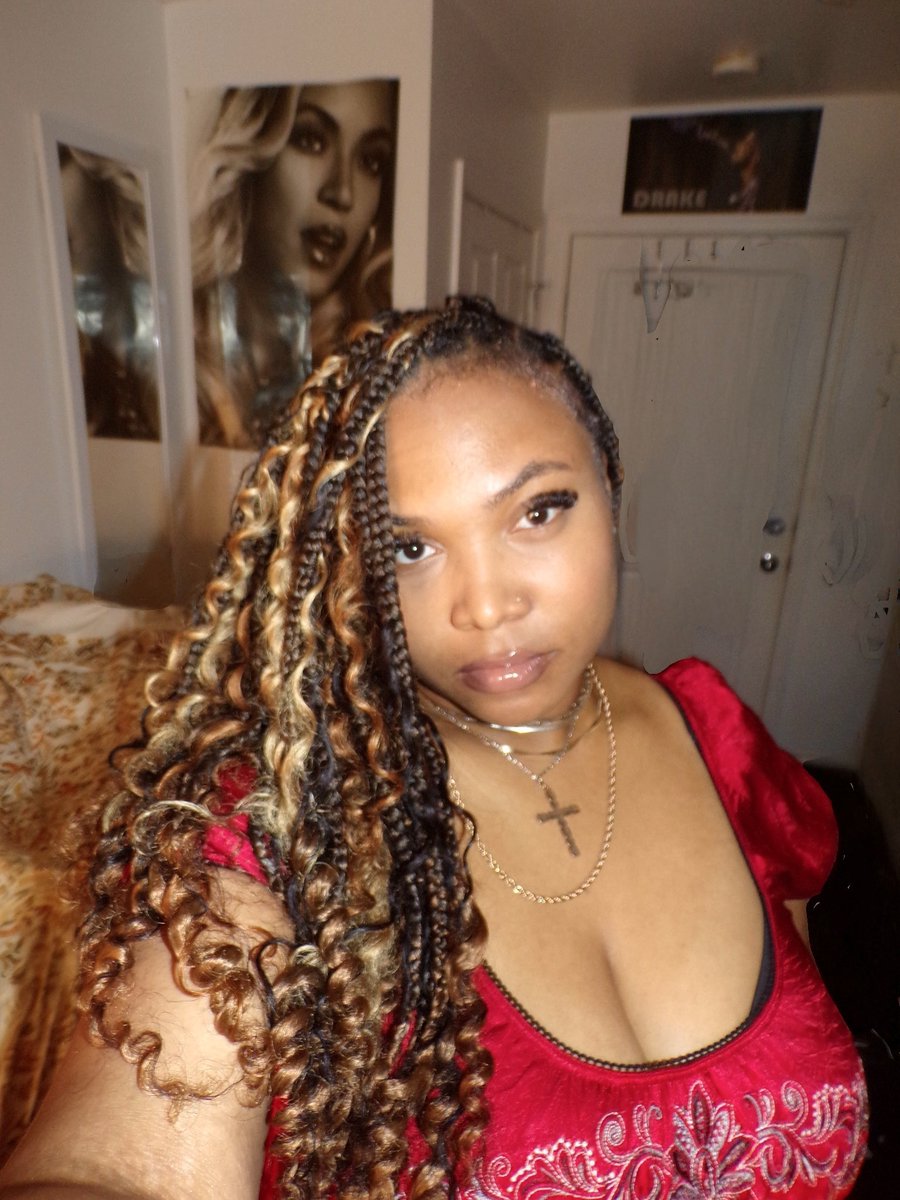 thatssodas's tweet photo. She look like a star 🌟 📸 https://t.co/wLjVTIwiE9