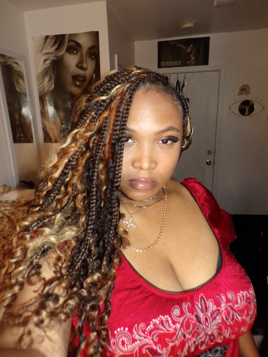 thatssodas's tweet photo. She look like a star 🌟 📸 https://t.co/wLjVTIwiE9