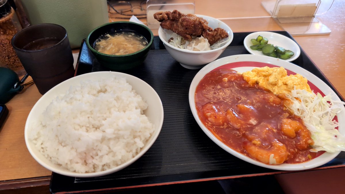 Begin0211's tweet image. 工業地帯でこの時間に駐車場待ちが出る中華屋はもう間違いない