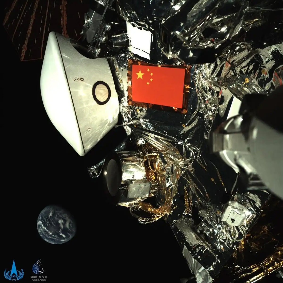CCTV's tweet photo. The China National Space Administration (CNSA) on Wednesday unveiled a remarkable image of the Tianwen-2 probe alongside Earth, captured during its deep-space journey.
https://t.co/p8bk2MC4Ye https://t.co/ejgkSar1Om