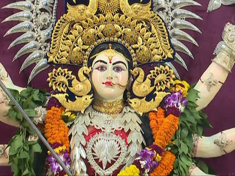 otvnews's tweet image. “Sarva Mangala Mangalye Sive Sarvartha Sadhike
Saranye Trayambike Gauri Narayani Namostute”

#OTV wishes its viewers &amp;amp; readers a happy &amp;amp; prosperous Maha Navami 

#DurgaPuja #Odisha