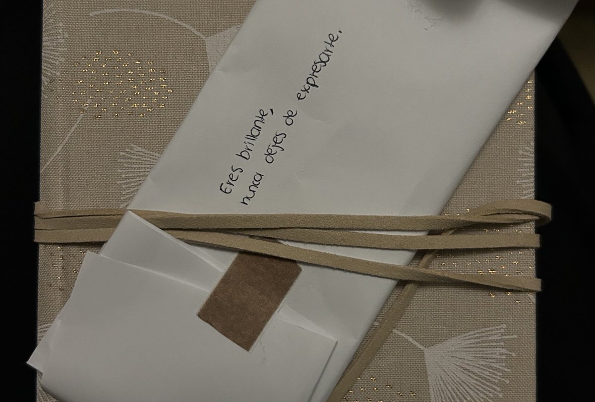 un lloraaaar con esta frase, me costaba tanto expresarme antes pero qué bonito es estar rodeada de las personas correctas que me impulsan y me llenan de amor <3