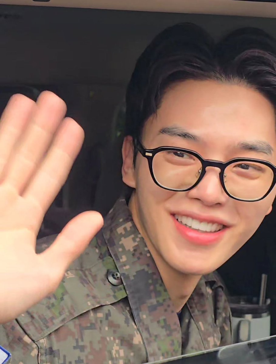 SongKangLATAM's tweet photo. 🎁 Bienvenido de vuelta a casa @songkang_staff 🥹✨

Un honor poder estar ahí para darte más alegría el día tu baja militar 🎖️ les compartimos otro proyecto de #SongKangLATAM culminado con éxito.

#WelcomeBackSongKang
#강이돌아왔송 https://t.co/rlnNhkwH6p