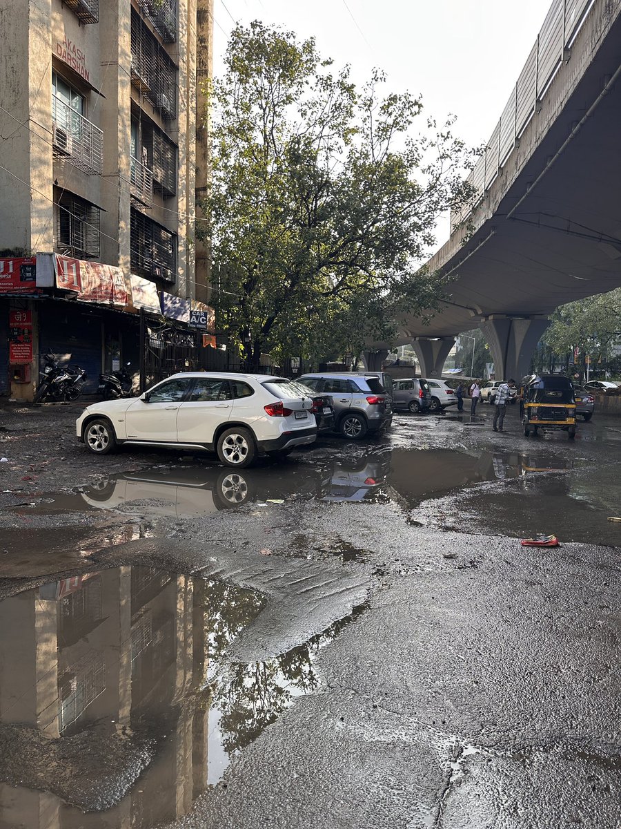 vjimmanuel's tweet photo. Life threat! Potholes, waterlogging, &amp; illegal parking in Napha Bis Stop are a serious health/safety risk. Fix the road &amp; enforce parking NOW!
@mybmc @MTPHereToHelp @MumbaiPolice https://t.co/NQnv9OlZLw