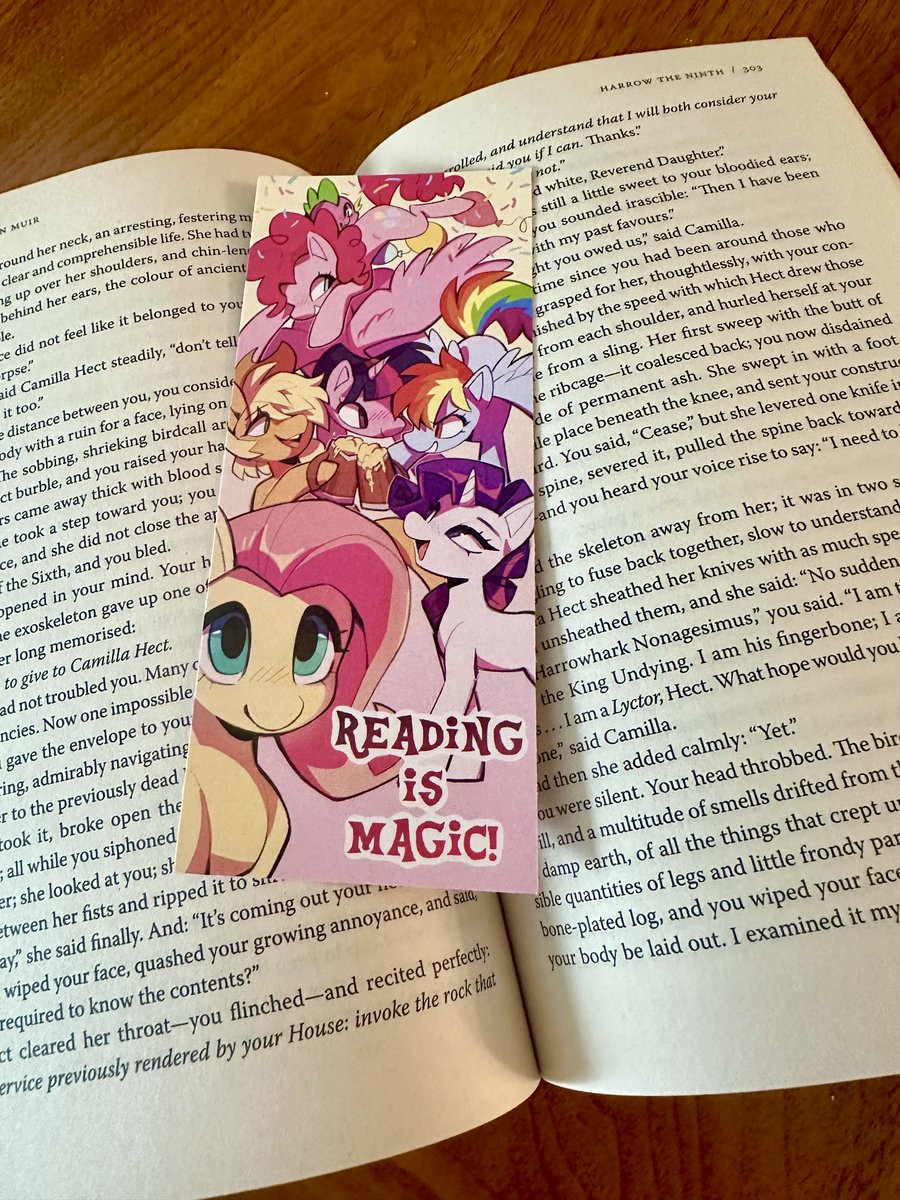 ashtodusk's tweet photo. my bookmarks printed perfectly!!
ill be selling these at BLFC! see you there~~ :D https://t.co/Z4zxe6NoHV