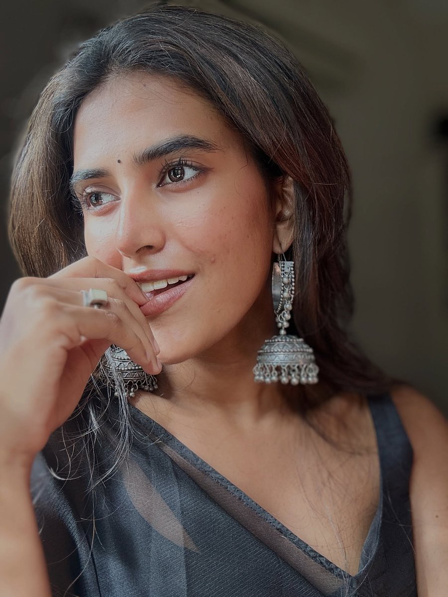 Userx489037's tweet photo. Divya saravanan❤️ face card🥵 https://t.co/tgyNc3xUmU
