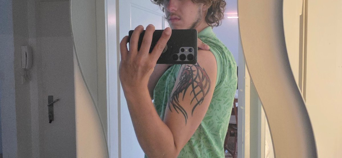 Escaenore's tweet photo. #tattooart #TattooPrincess #tattooqueen #dragon #tattoo o3o wassup https://t.co/fWAOPUoXKM