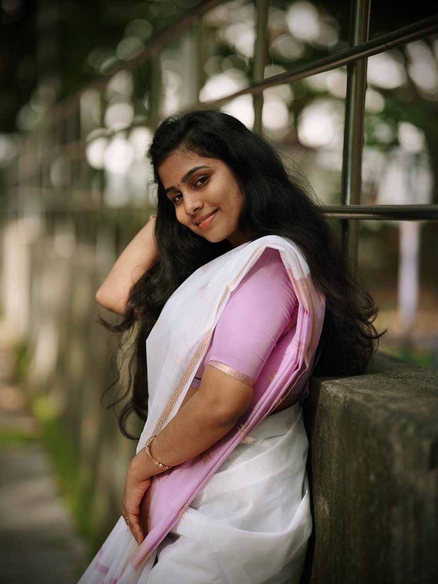 Userx489037's tweet photo. Janani❤️ the real beauty lies with the chubbiness 🥵 https://t.co/UkBNiGZDr4