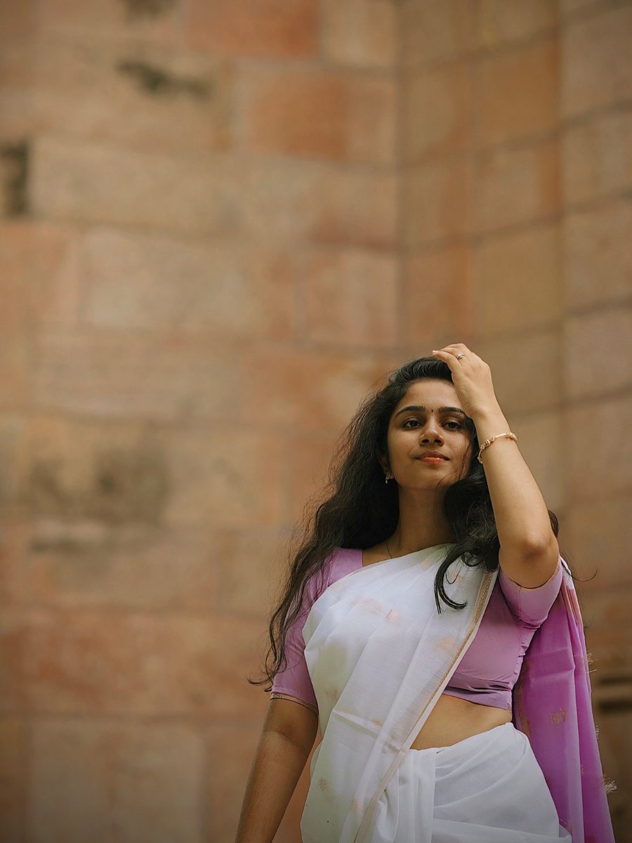 Userx489037's tweet photo. Janani❤️ the real beauty lies with the chubbiness 🥵 https://t.co/UkBNiGZDr4
