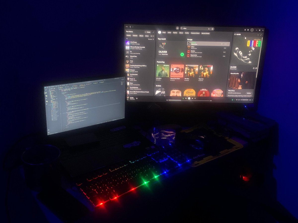 Vibing to music 🎶 while working late at night got me feeling like Batman. 

Well someone has to save Gotham city 🌆. 

Will drop an update on what I'm working on later. So what are you working on today??

Happy New month everyone 🥳🥳