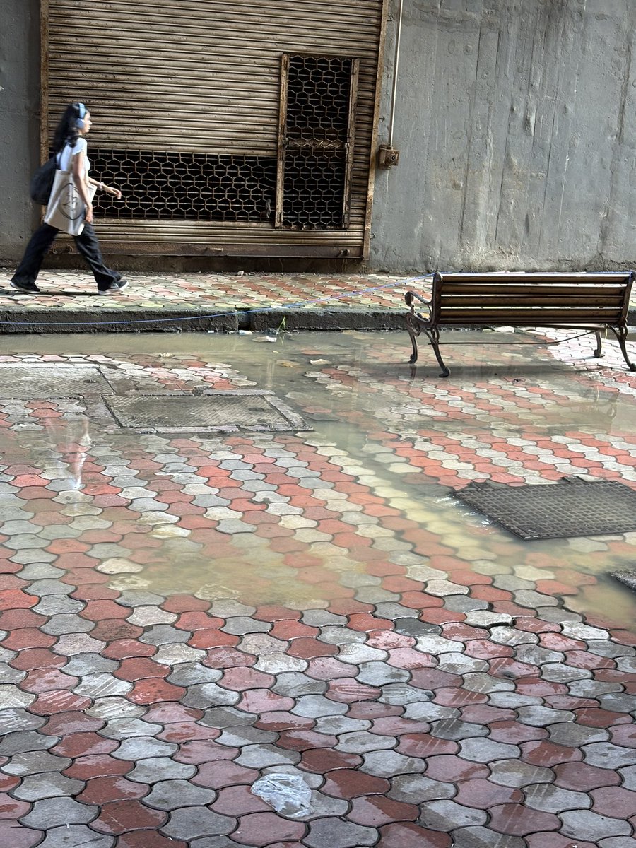 DipakTupkari's tweet photo. Again today same situation Sukhakarta bmc staff quarters curry road https://t.co/Dhq77G9alv