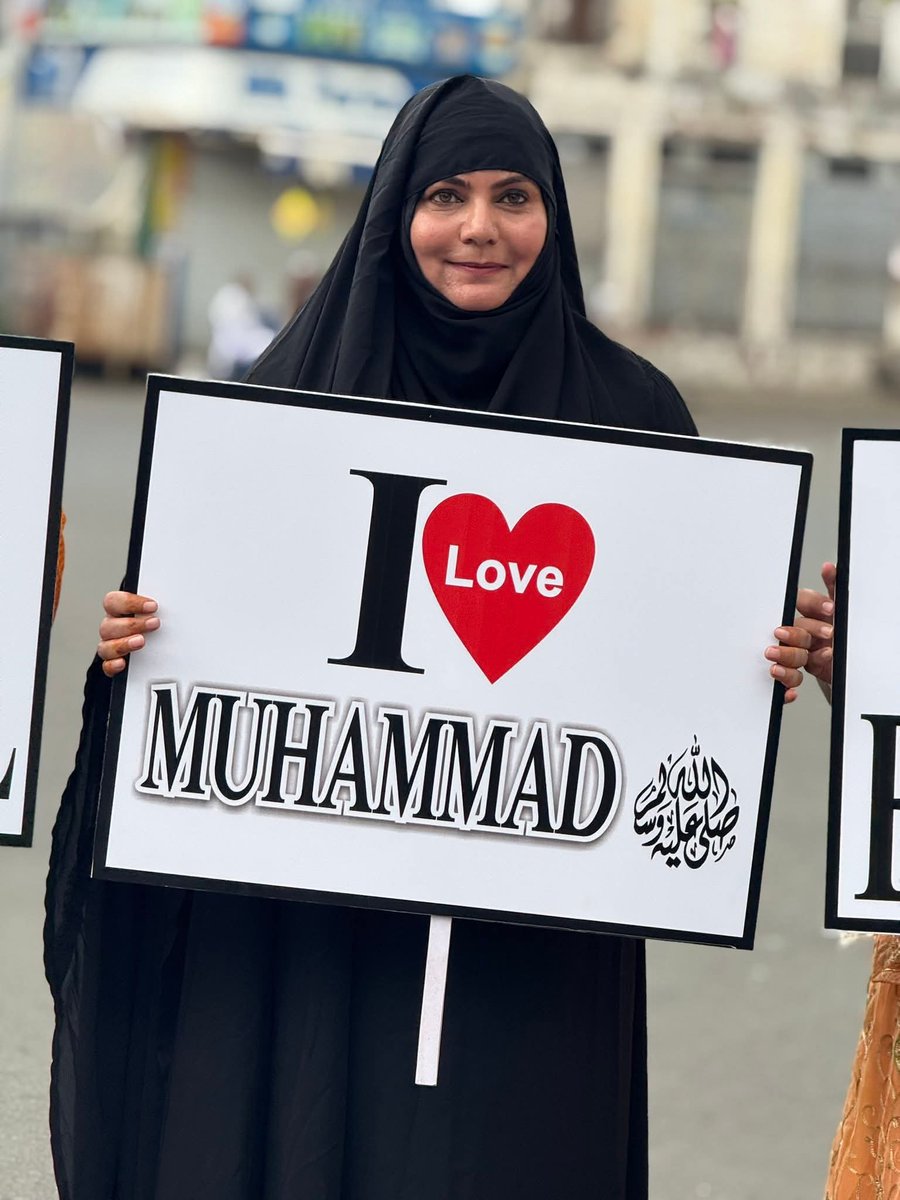 mahisayss__'s tweet photo. उठ गए हो तो #iLoveMuhammad लिखकर 500 कमेंट कर दीजिए। https://t.co/WPIz9ZwYMJ