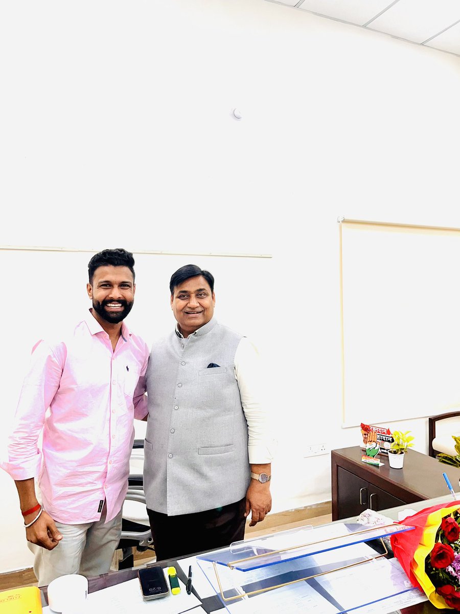 कांग्रेस कार्यकर्ताओं की निष्ठा और संगठन की मज़बूती का दूसरा नाम— गोविंद सिंह डोटासरा जी। आपको जन्मदिन अनंत की शुभकामनाएँ। 🎂 #HappyBirthdayDotasraJi