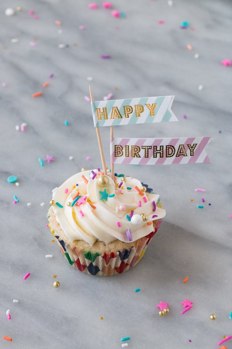 Yahiko is very late, but he brings <a href="/divinecstasy/">𓏲‍‍ ‍ ‍ ‍‍‍♡ ˖‍‍ ‍ ‍ ‍𝐒̲𑁤𝗟𝓲𝗡𝗔 ˖</a> a super special cupcake for her for her birthday. Hopefully, she doesn't mind the fact he's covered in blood in a surgeon outfit.