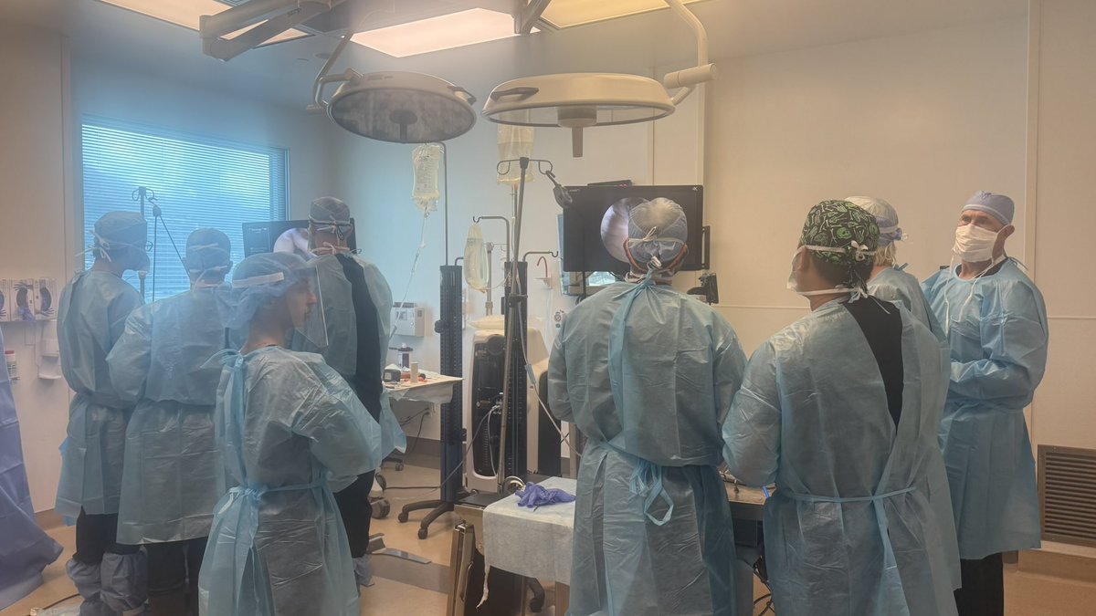 HawaiiOrtho's tweet photo. Awesome day working on arthroscopy skills. Thank you Smith and Nephew! https://t.co/wFgRGTk7yo