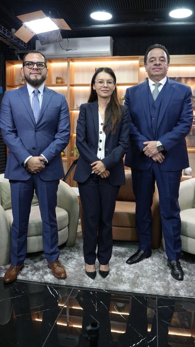 📚Agradecida con <a href="/CComprender/">Colegio Comprender</a> por invitarme a participar en este episodio sobre la iniciativa de reforma a la Ley de Amparo. ➡️ youtu.be/DvdBwngRZDA?si…