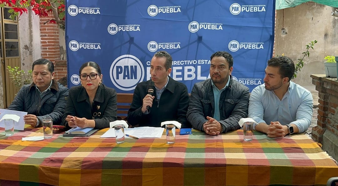 🔵 El PAN advierte: desapariciones en #Amozoc podrían estar ligadas al campo de adiestramiento hallado en Michoacán.

Mario Riestra acusó pasividad del gobierno local y alertó de posibles complicidades.

Detalles aquí 👉 foro21.mx/2025/09/30/pan…