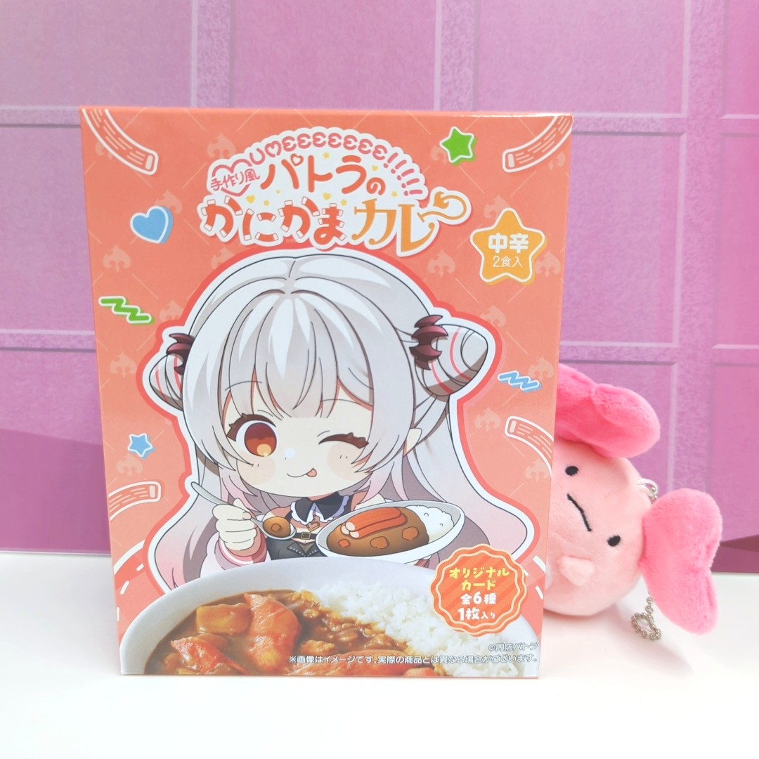 【コトブキヤ秋葉原館4階Vstore】
本日より ＃周防パトラ コーナーにて『UMEEE!パトラの手作り風かにかまカレー』が新発売❣
かにかまがゴロゴロ入ったカレーはオリジナルカードも1枚入ってお昼にも夜ご飯にもオススメの商品です♪
是非当館にてお迎えください！🦀❤
＃パトラと一緒
