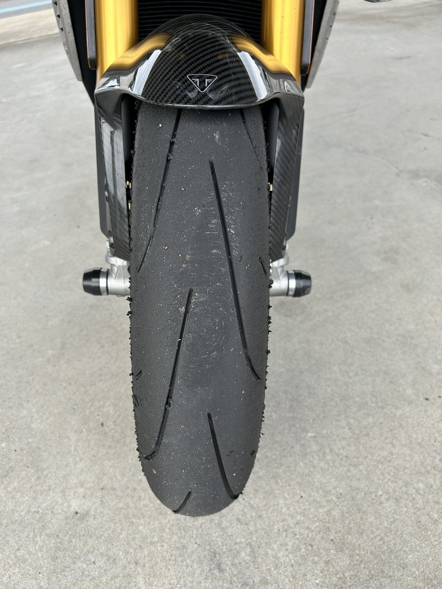 superkenmoto's tweet photo. 久しぶりに行ったけど自己ベスト更新できたー。GSXRよりトルクあるからイイかもー😎ツーリングもサーキットも行けるタイヤ良き https://t.co/DwOU2W5tmf
