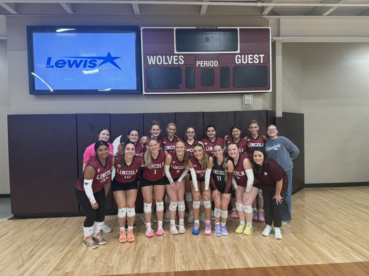 LincolnWolvesVB's tweet image. 7th Grade and SR High get the win over West Fork! Lady Wolves will be back in action on Thursday at Elkins! 🐺🏐 #goladywolves