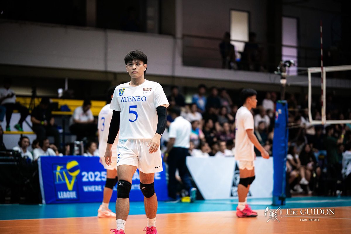 Ravi_TheGUIDON's tweet image. BACK IN BUSINESS 

LATER AT 3 PM: The Ateneo Blue Eagles return to the V-League Collegiate Challenge for game 1 of their semifinals series against the De La Salle Green Spikers. 

Follow this account for live updates! 

📸: Earl Rafael 
 
#AteneoVolleyball 
@TheGUIDONSports